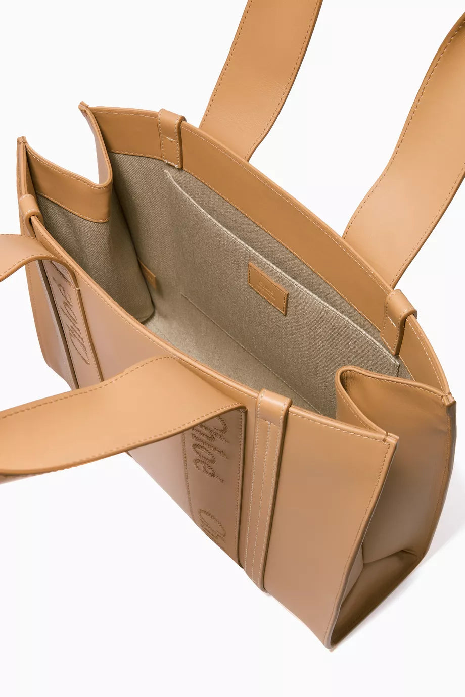 Chloé Medium Woody Tote Bag in Leather
