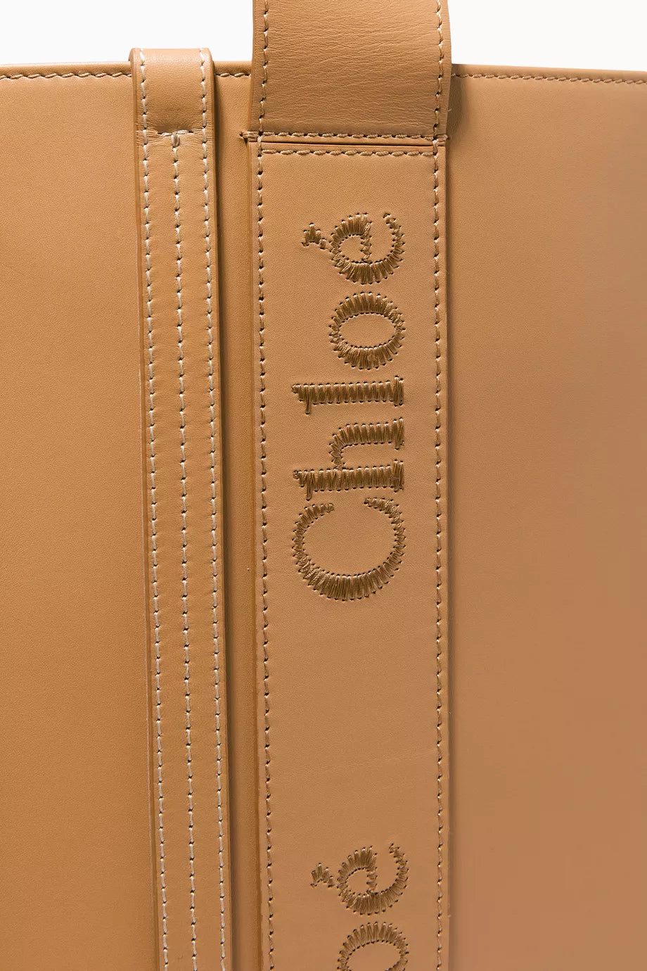 Chloé Medium Woody Tote Bag in Leather